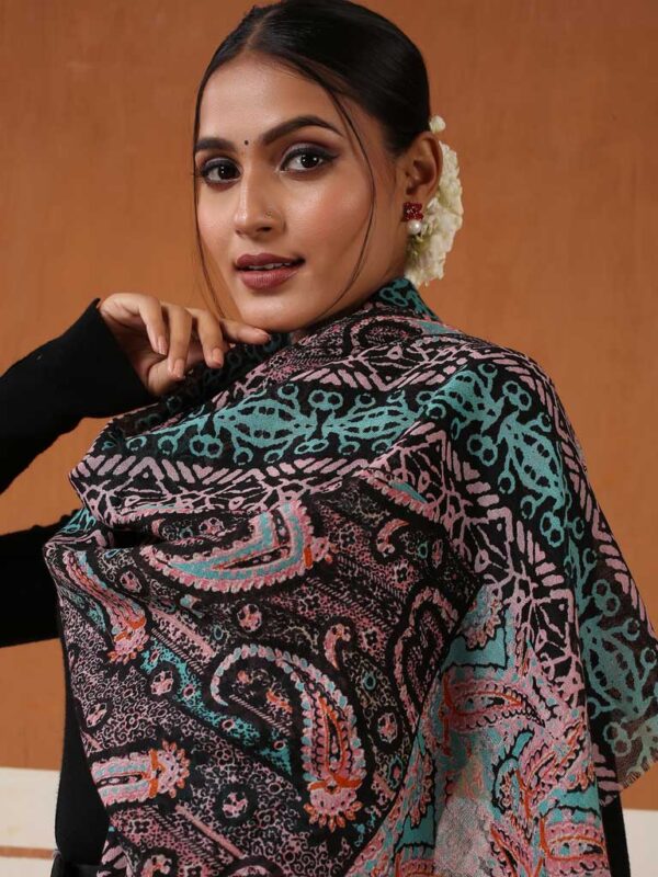 Ethnic Paisley Print Wool Scarf